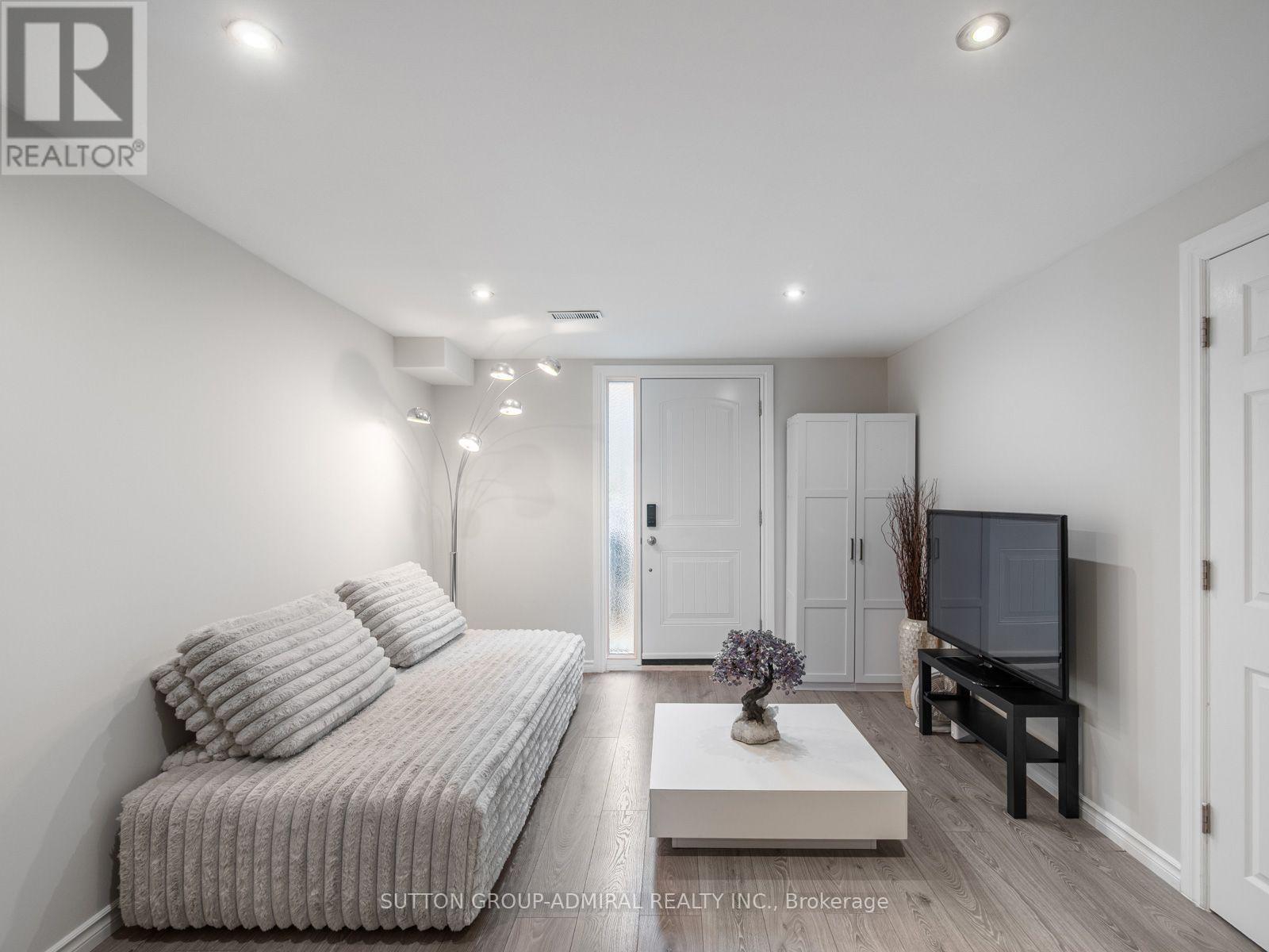 16 CHARMUSE LANE - Image 30