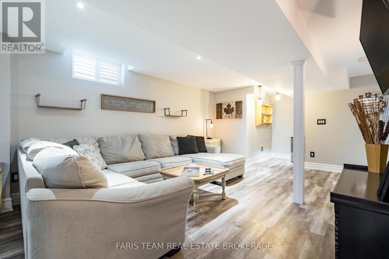 111 MONARCHY STREET - 28