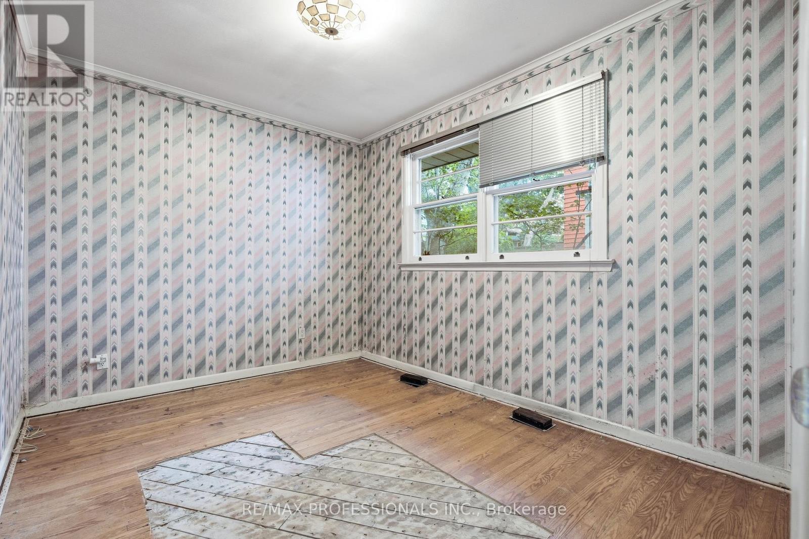 20 FALLINGBROOK ROAD - 16
