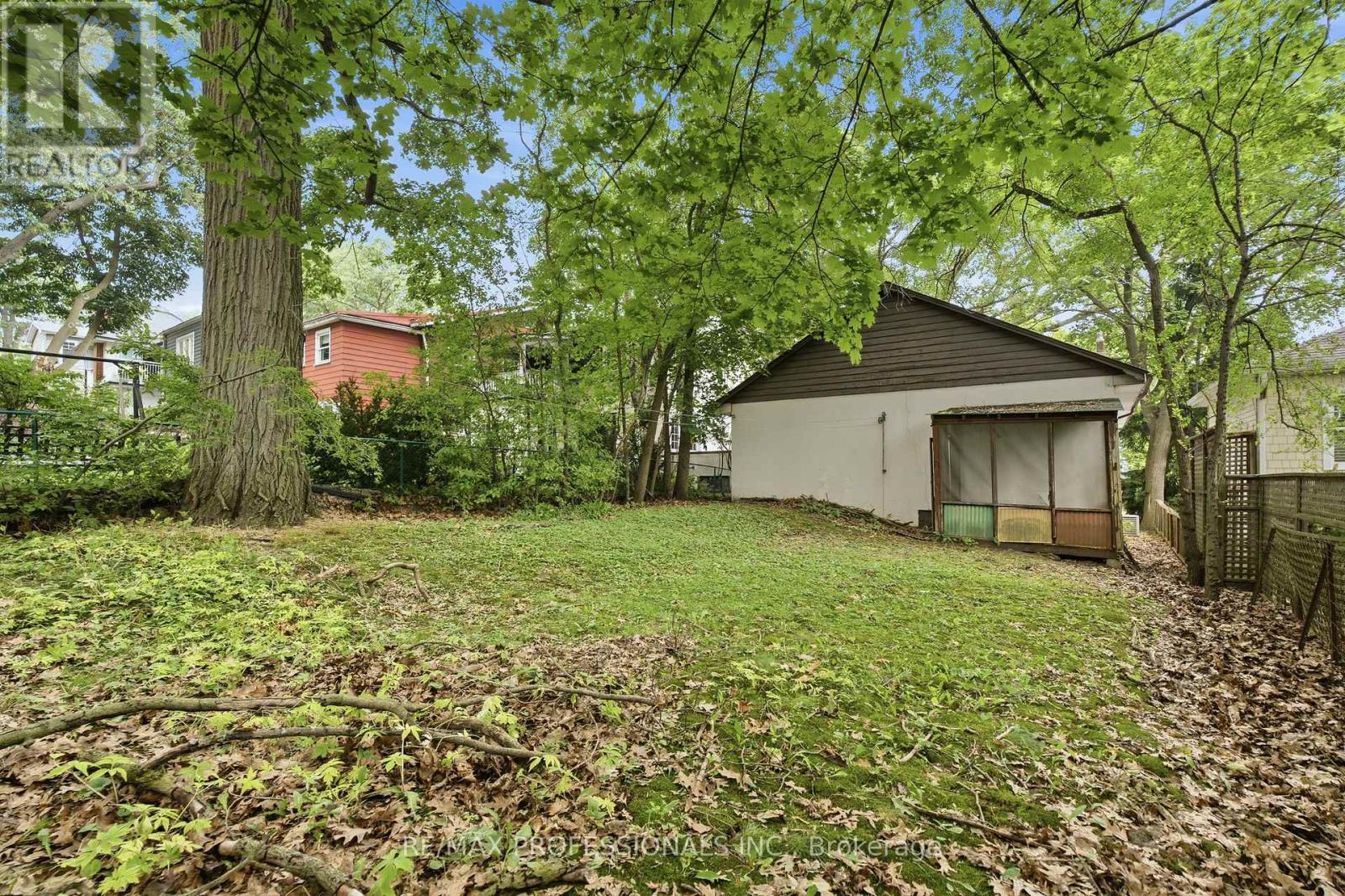 20 FALLINGBROOK ROAD - 31