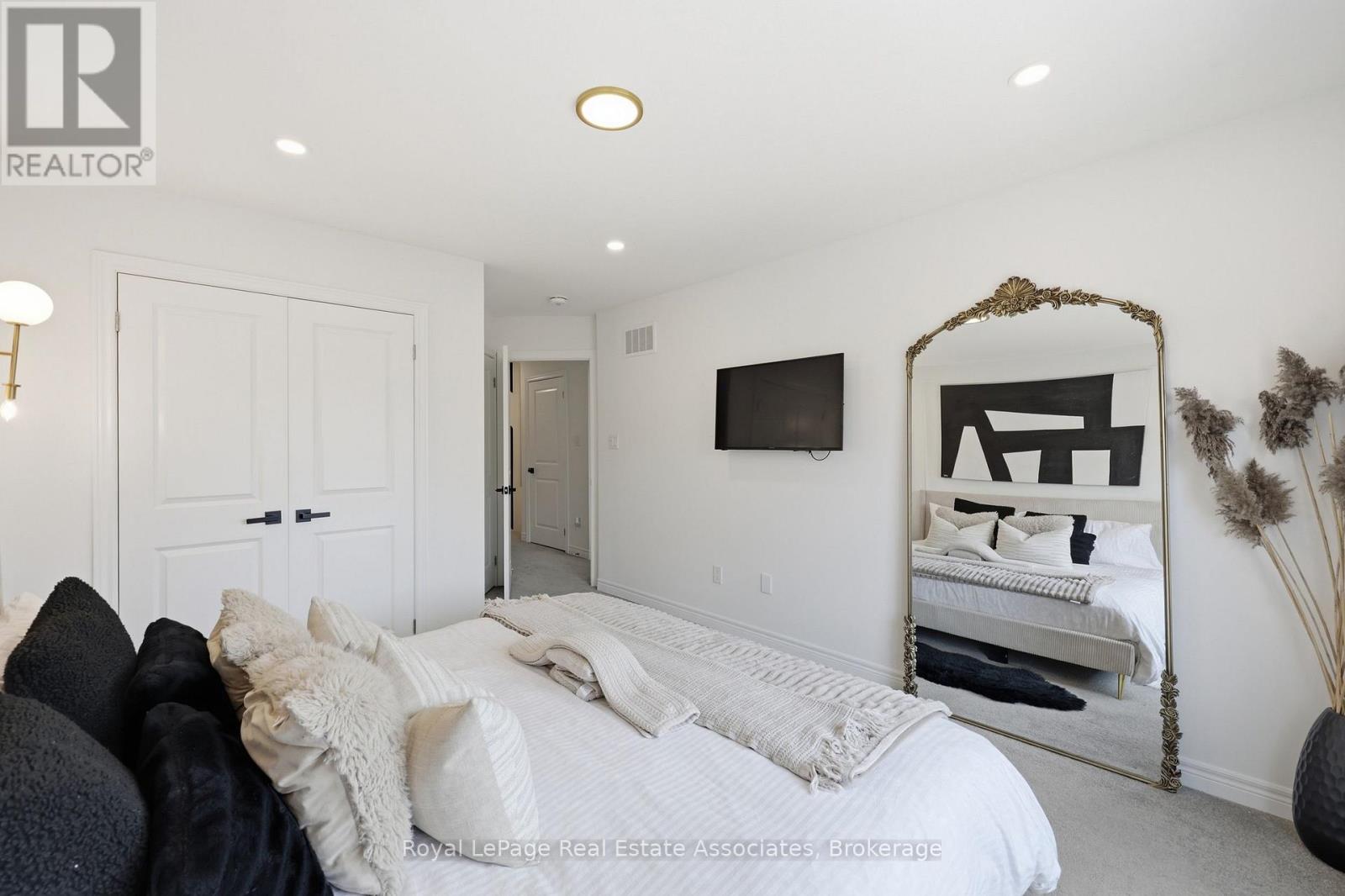 65 DRYDEN LANE - 25