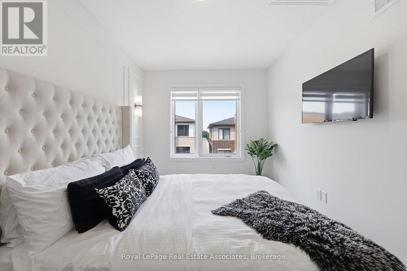 65 DRYDEN LANE - 27