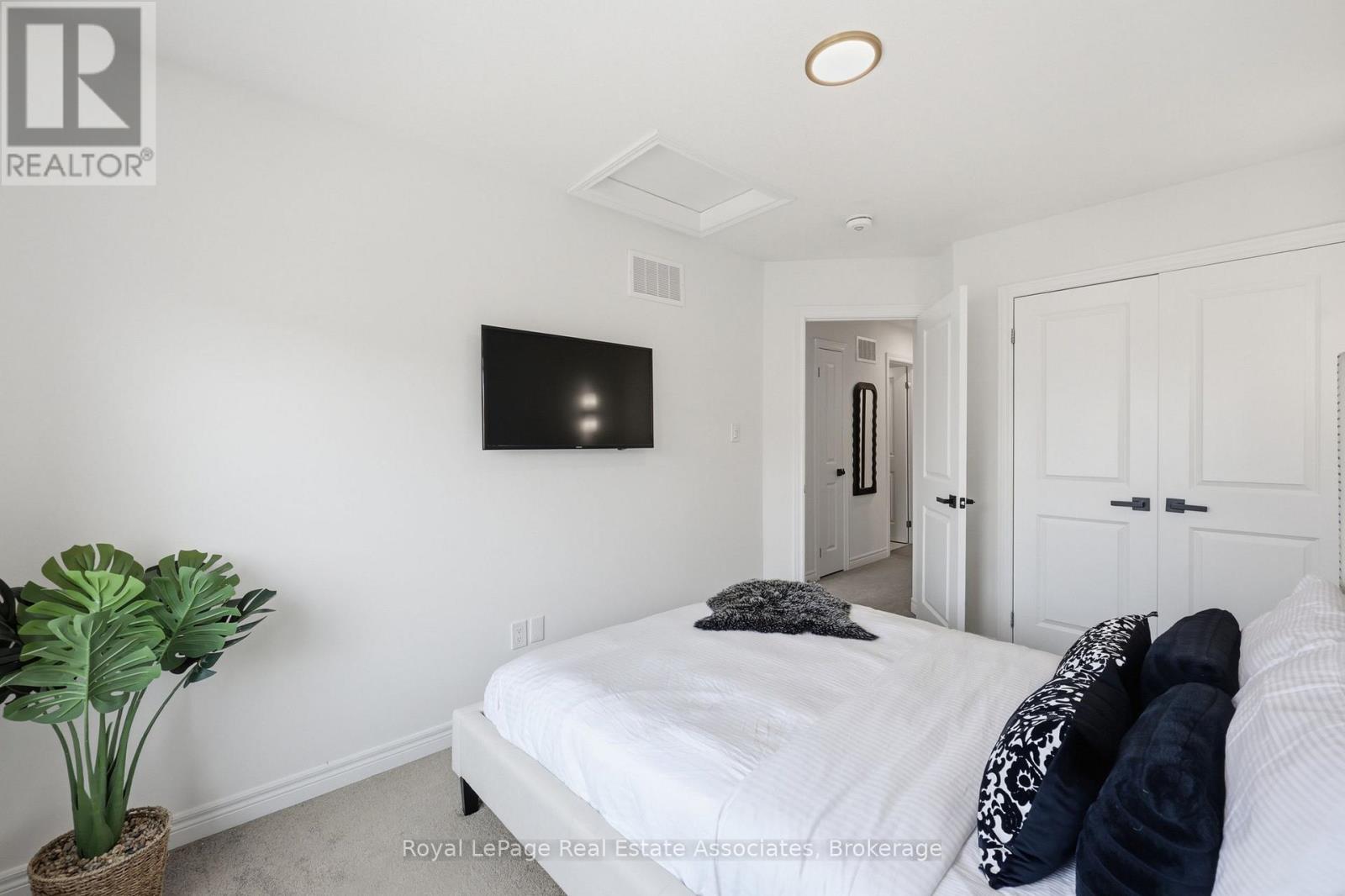 65 DRYDEN LANE - 29