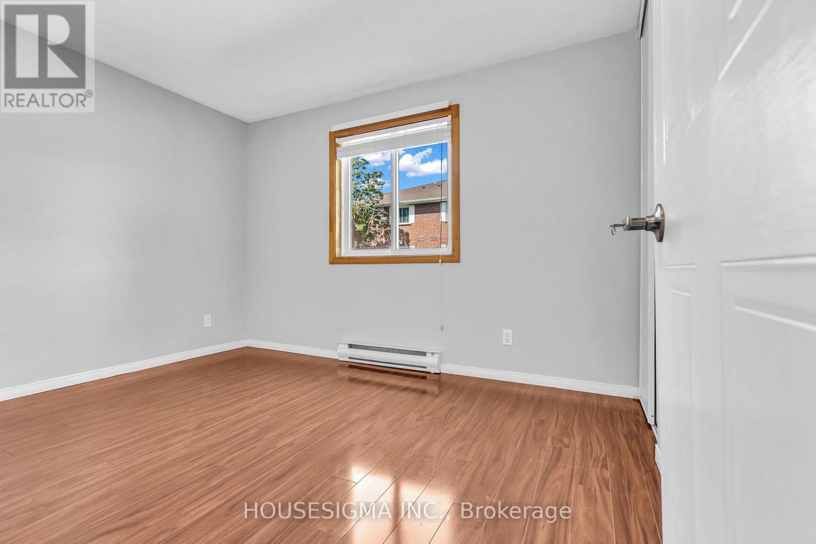 #606 565 GREENFIELD AVENUE - 13