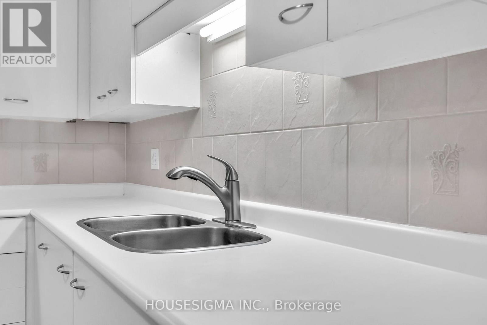 #606 565 GREENFIELD AVENUE - 18