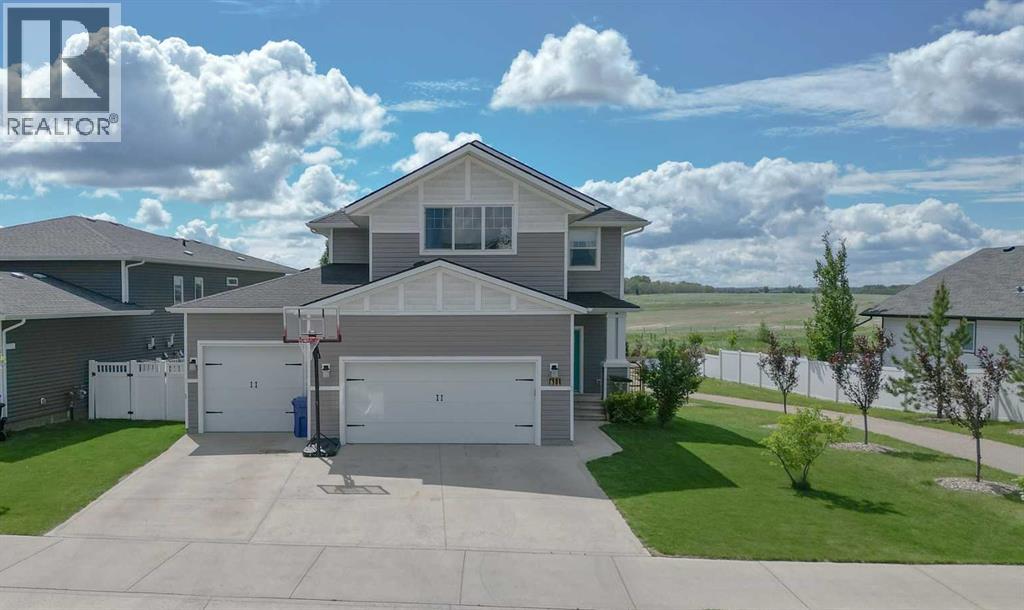 611 Robinson Avenue, Penhold