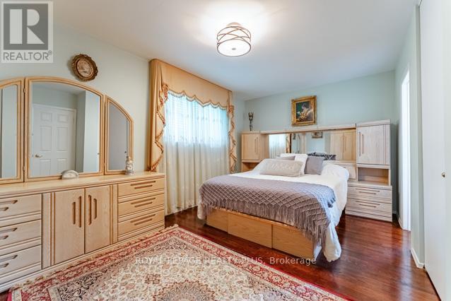87 HULLMAR DRIVE - 19