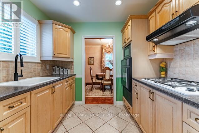 87 HULLMAR DRIVE - 15