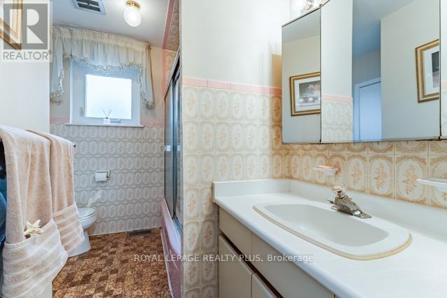 87 HULLMAR DRIVE - 21
