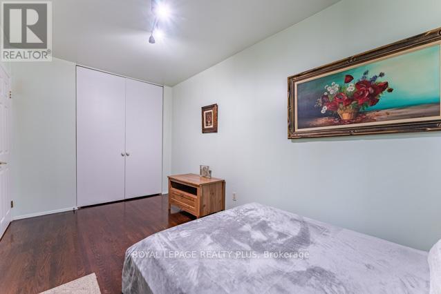 87 HULLMAR DRIVE - 23