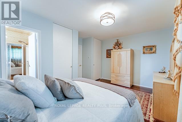 87 HULLMAR DRIVE - 20