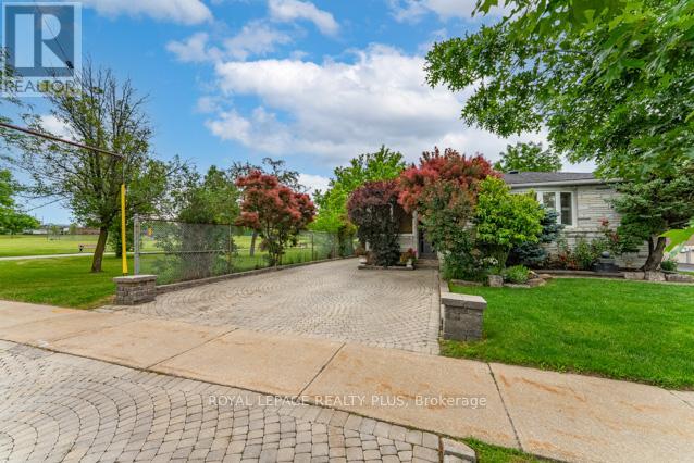 87 HULLMAR DRIVE - 3