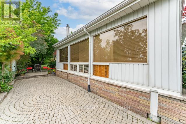 87 HULLMAR DRIVE - 33