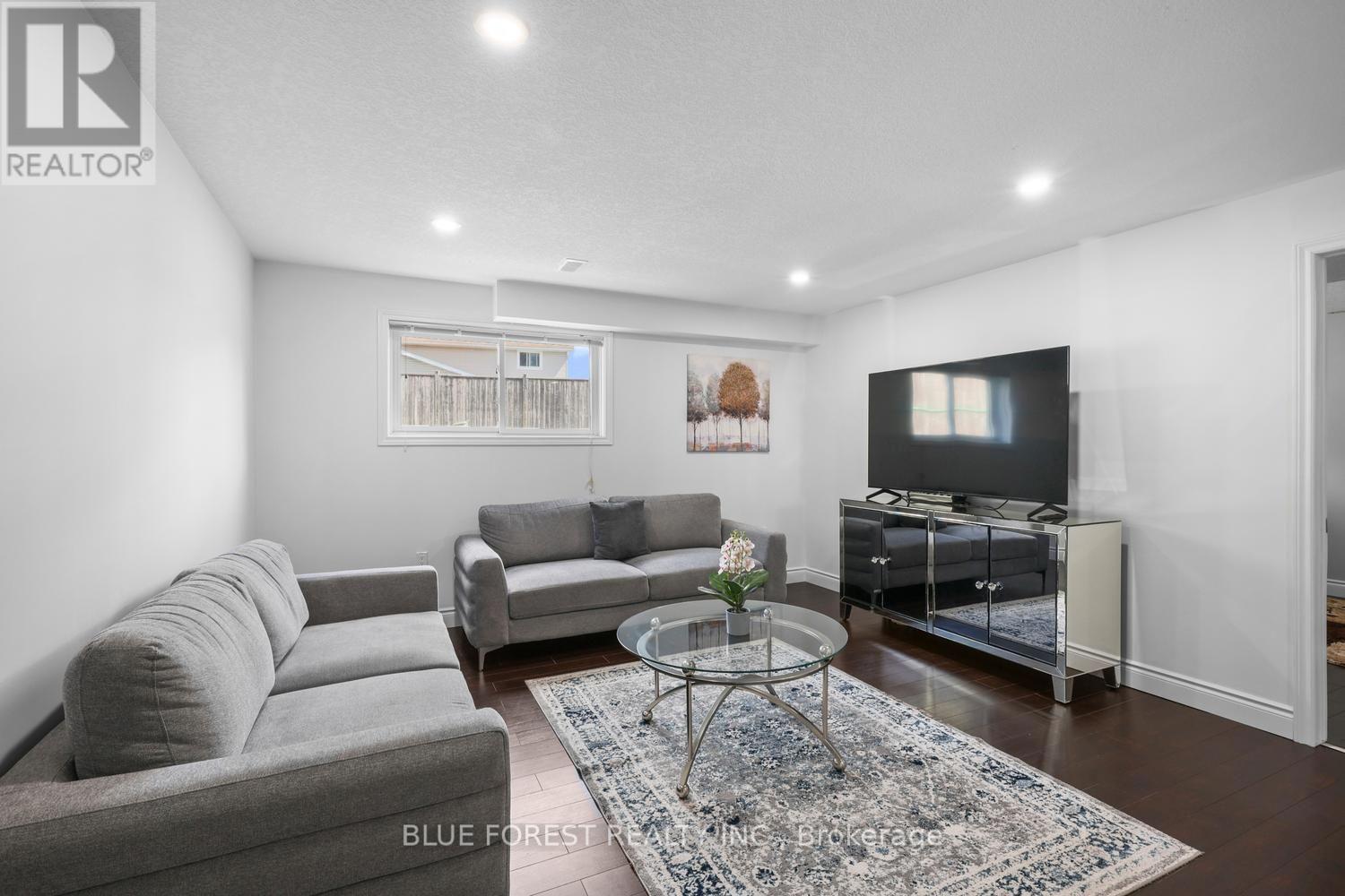 55 ARCHER CRESCENT - 26