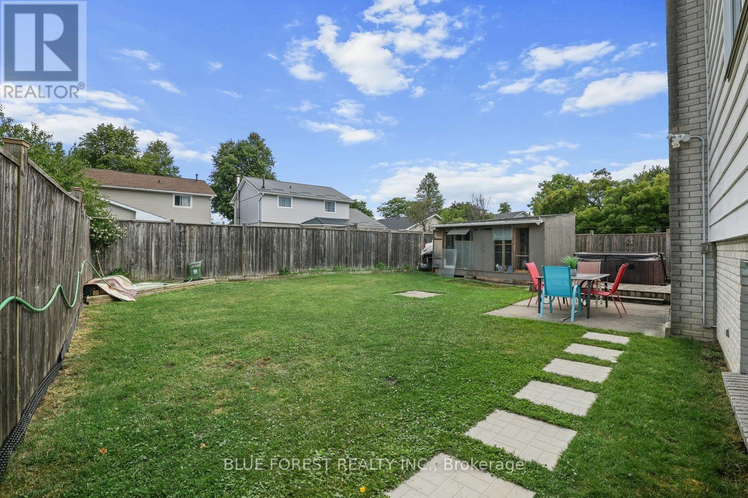 55 ARCHER CRESCENT - 36