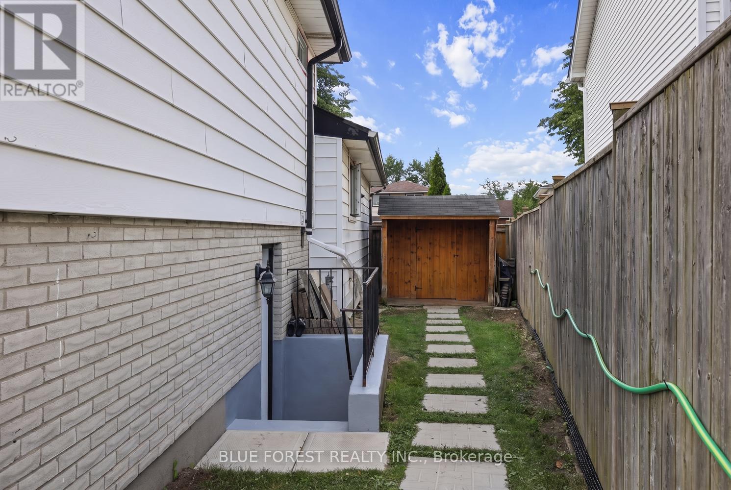 55 ARCHER CRESCENT - 38
