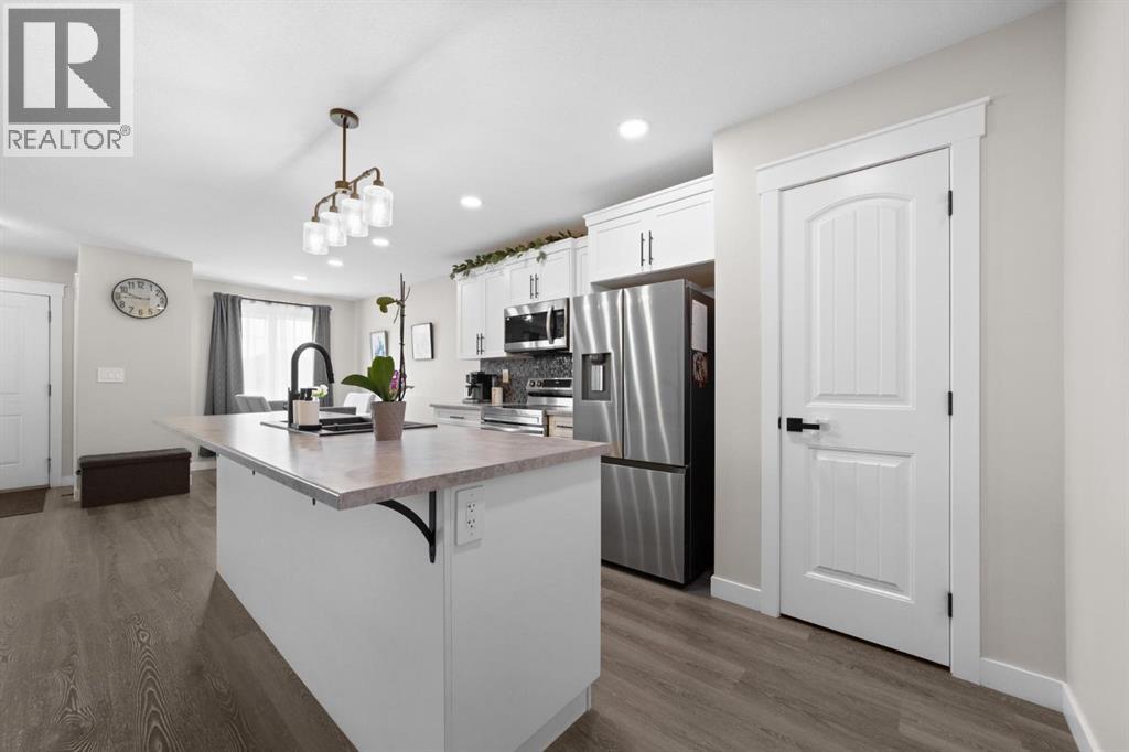 4408B 73 Street - 10