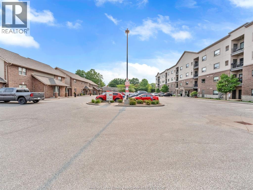 #402 8475 WYANDOTTE East - Image 10