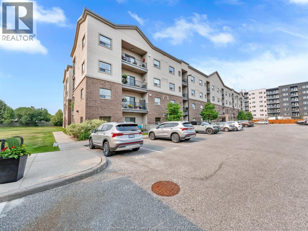 #402 8475 WYANDOTTE East - 11