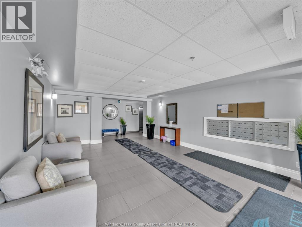 #402 8475 WYANDOTTE East - Image 15