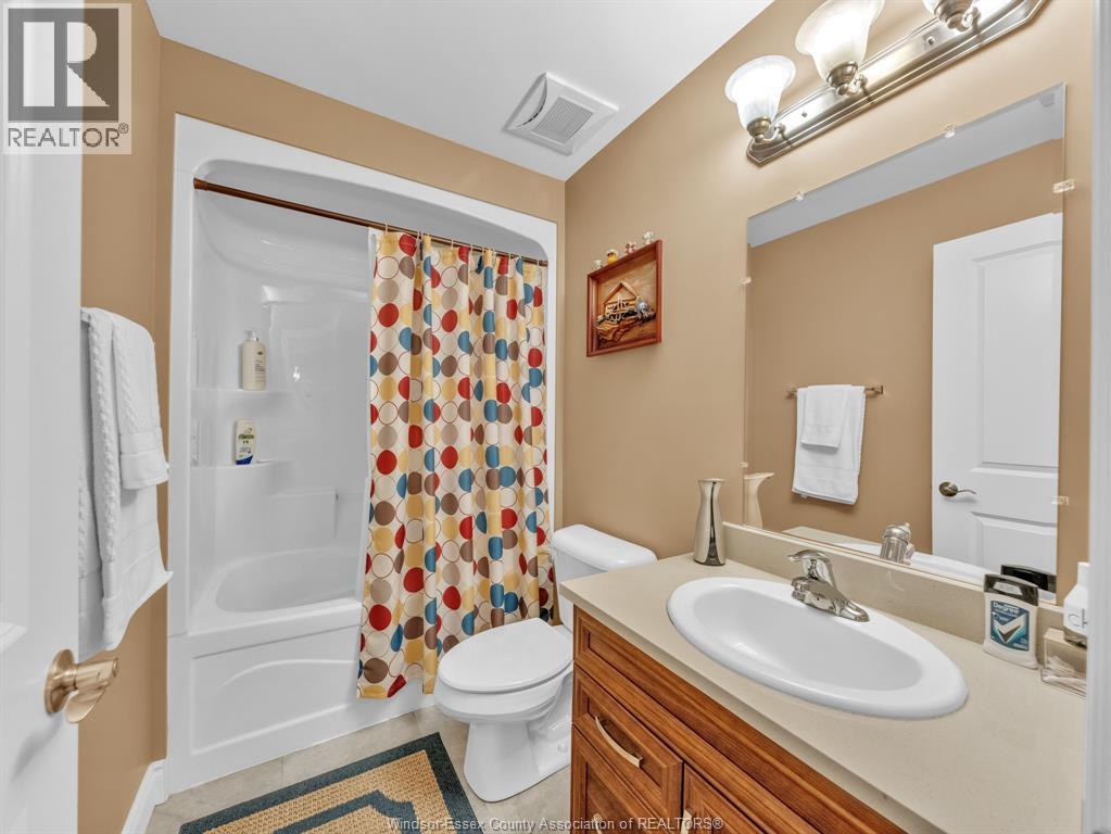 #402 8475 WYANDOTTE East - 35