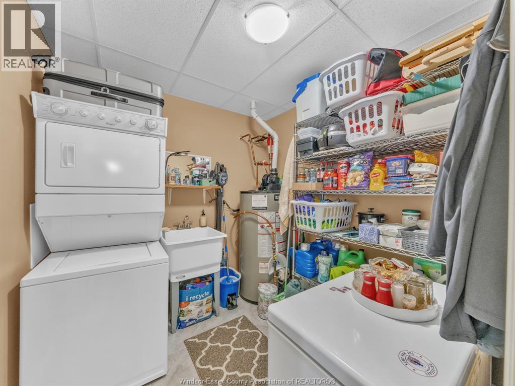 #402 8475 WYANDOTTE East - 36