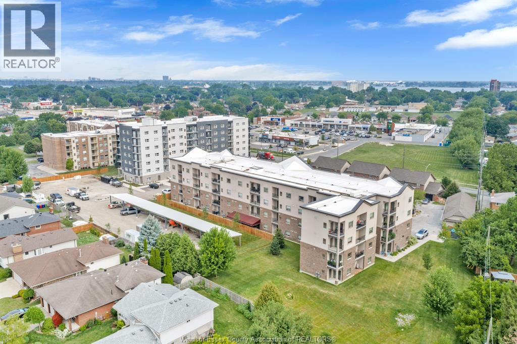 #402 8475 WYANDOTTE East - 4