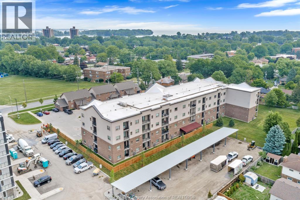 #402 8475 WYANDOTTE East - 6