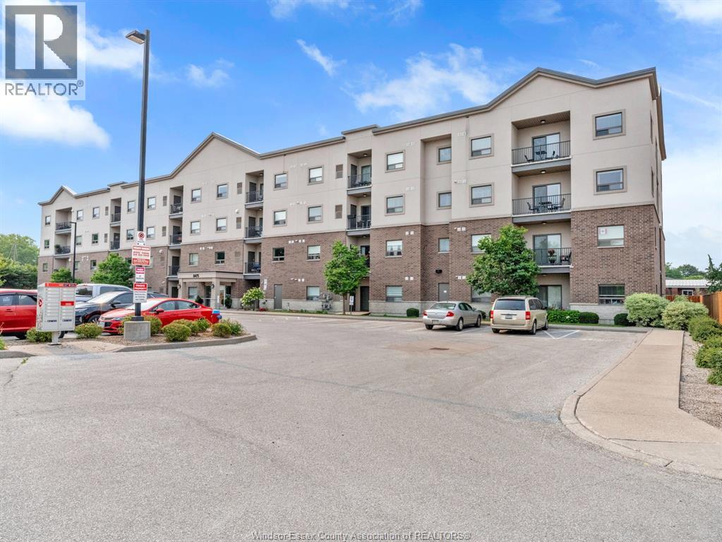 #402 8475 WYANDOTTE East - 9