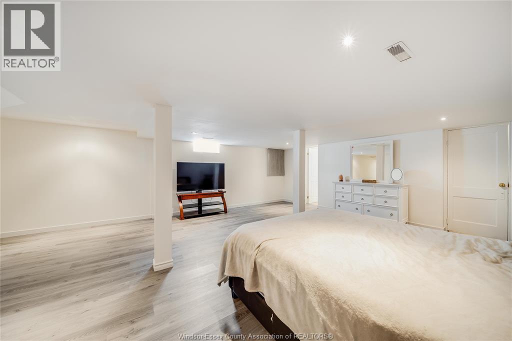 518 ARQUETTE AVENUE - 25
