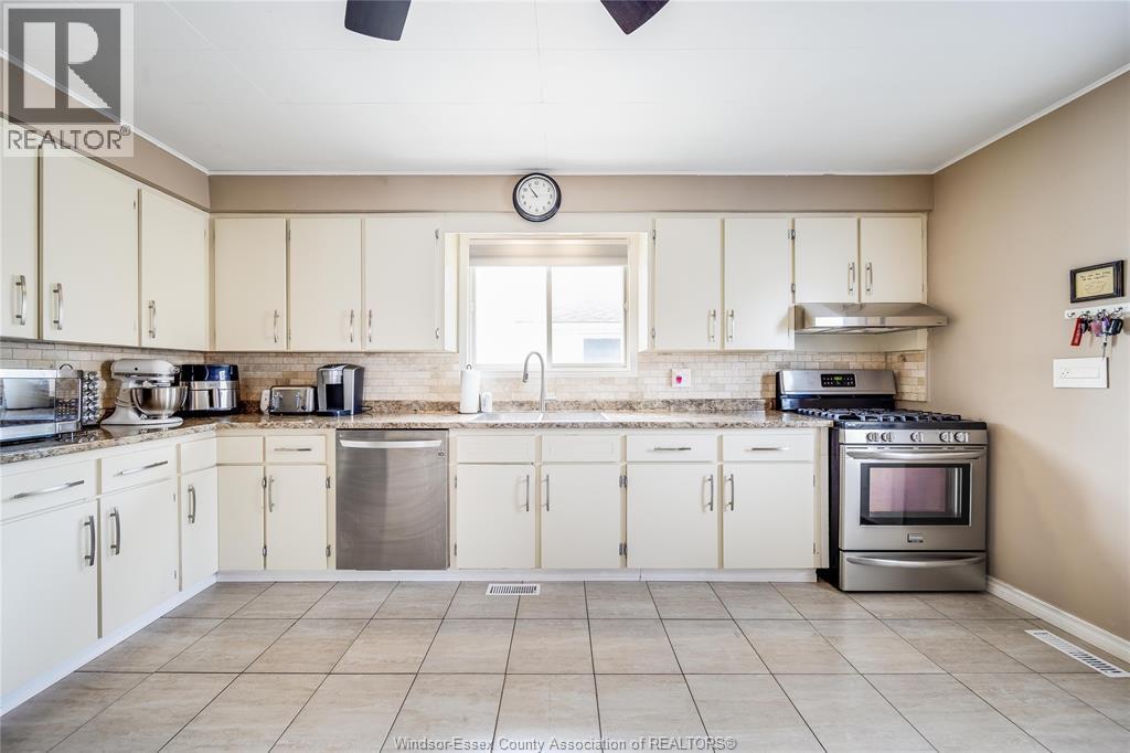 518 ARQUETTE AVENUE - 9