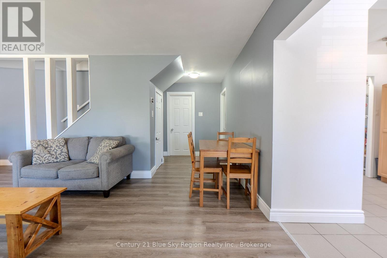 554 LAKESHORE DRIVE - Image 12