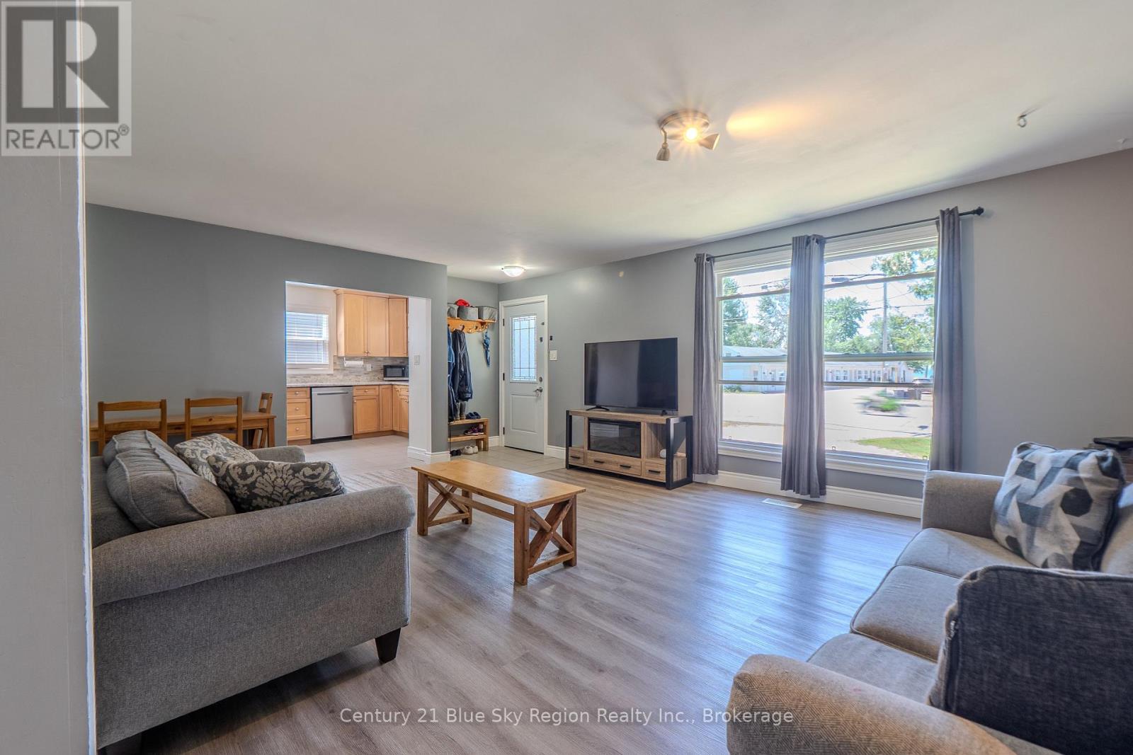 554 LAKESHORE DRIVE - Image 13