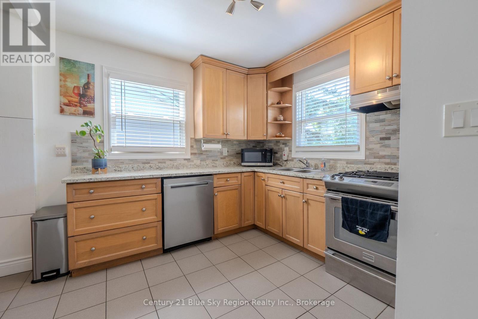 554 LAKESHORE DRIVE - Image 14