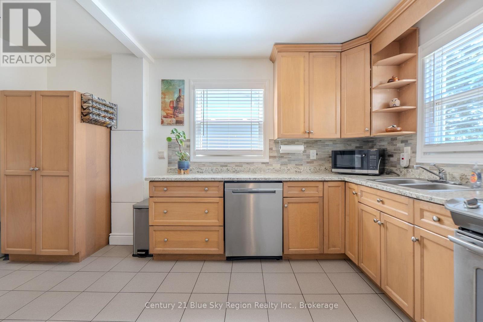 554 LAKESHORE DRIVE - Image 16