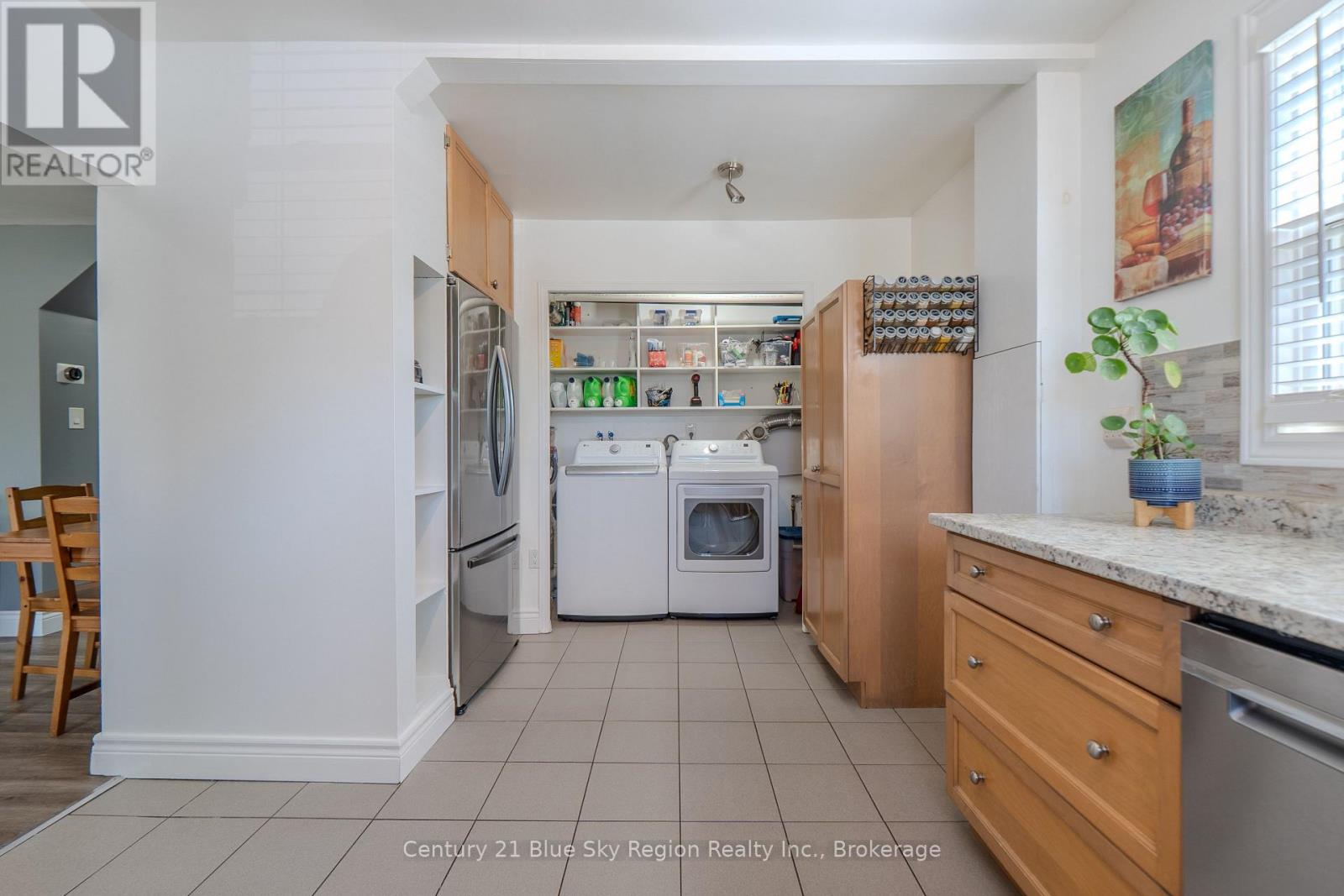 554 LAKESHORE DRIVE - Image 17