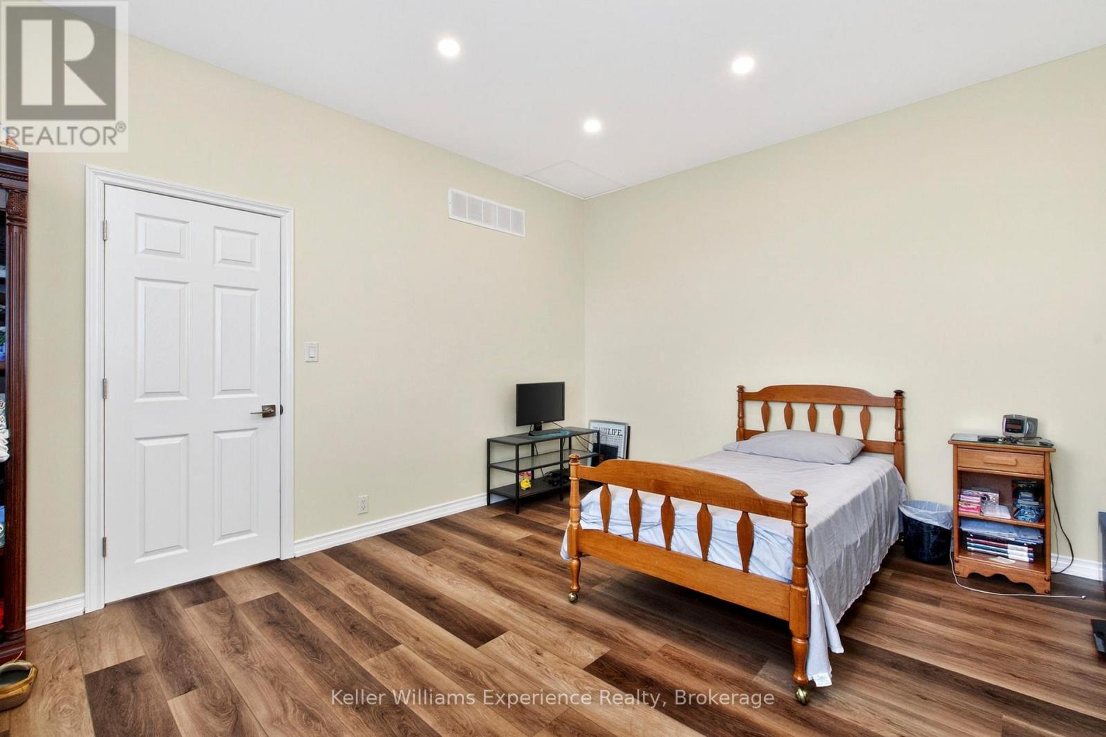 175 ELIZABETH STREET - 13