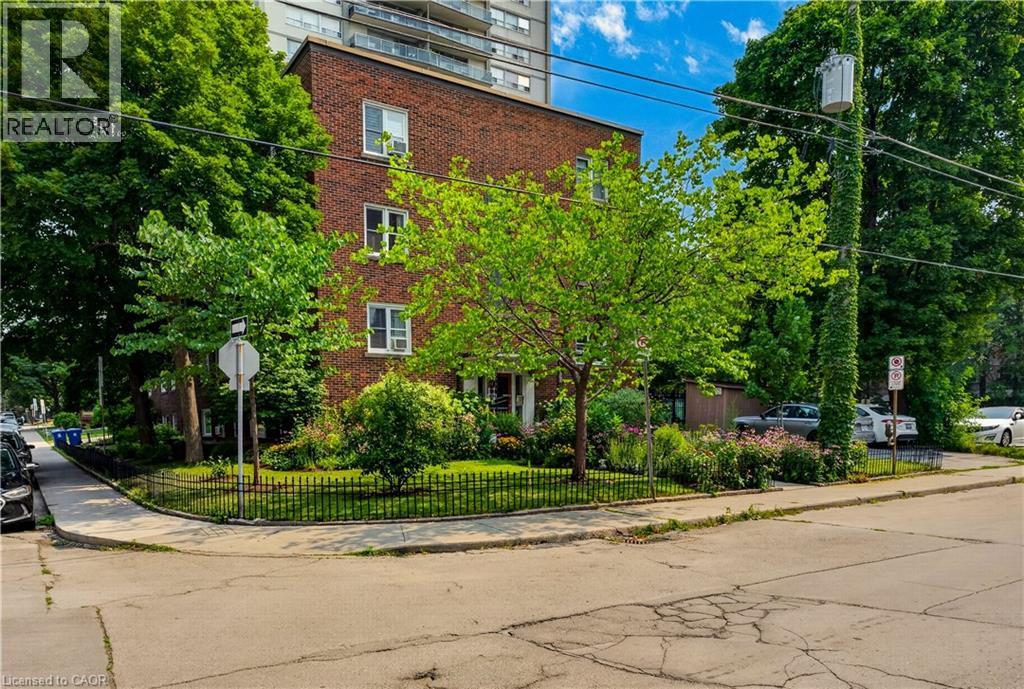 #104 60 ROBINSON Street - 4