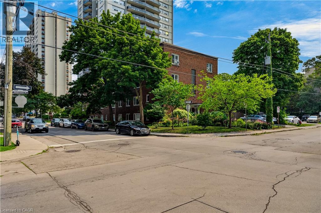 #104 60 ROBINSON Street - 6