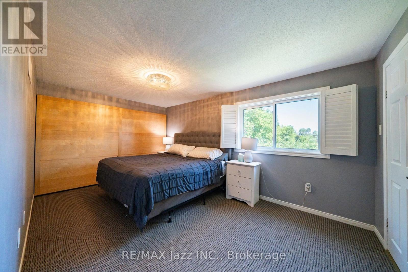 110 FREELAND AVENUE E - 27
