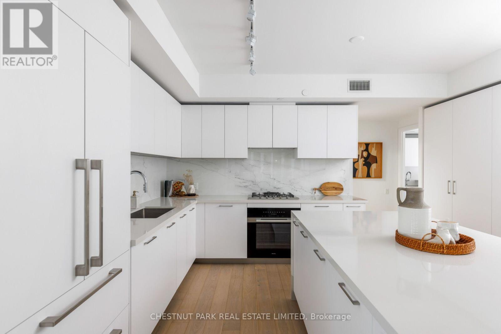 #1602 33 FREDERICK TODD WAY - 11