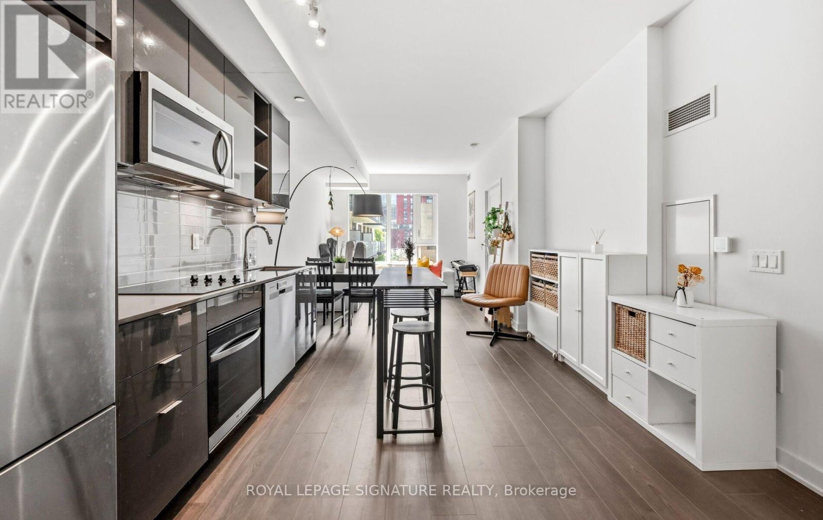 #427 543 RICHMOND STREET W - 1