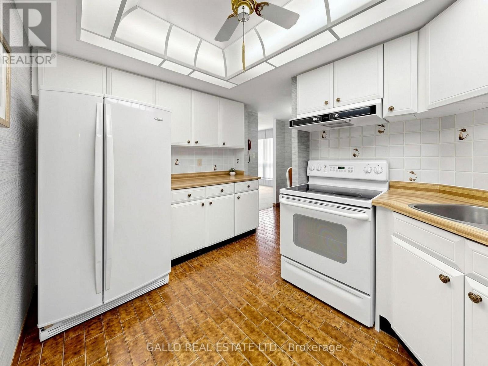 #203 10 KENNETH AVENUE - 18