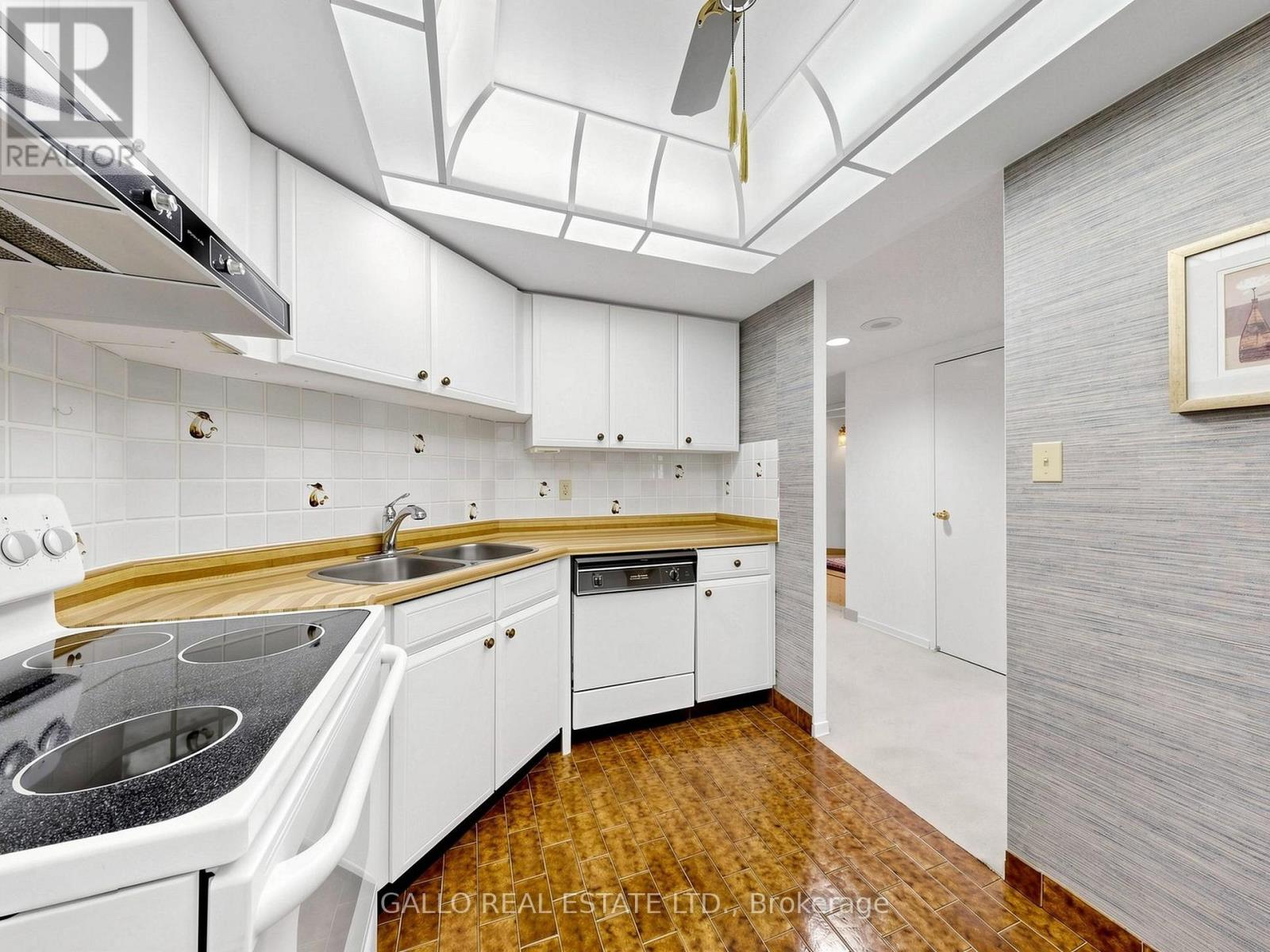 #203 10 KENNETH AVENUE - 21