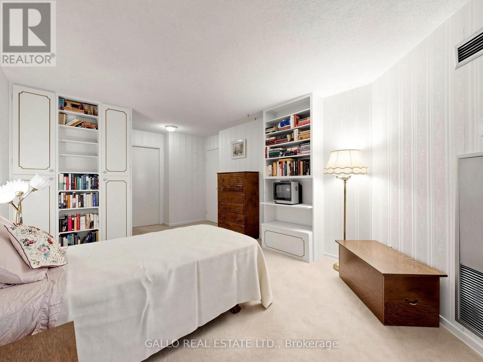 #203 10 KENNETH AVENUE - 25