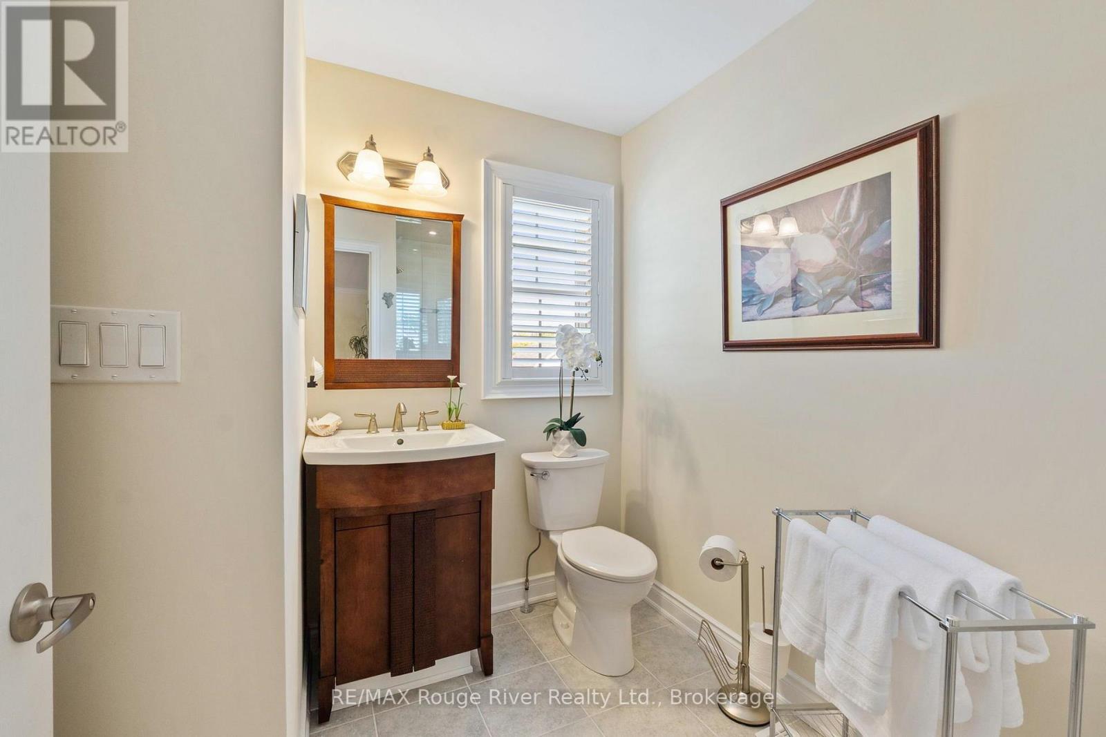 1 GREENAWAY CIRCLE - 32