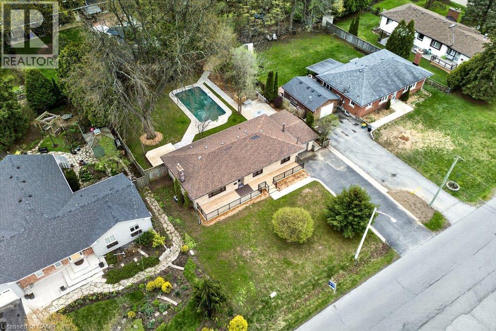 18 GARDEN Avenue - 2