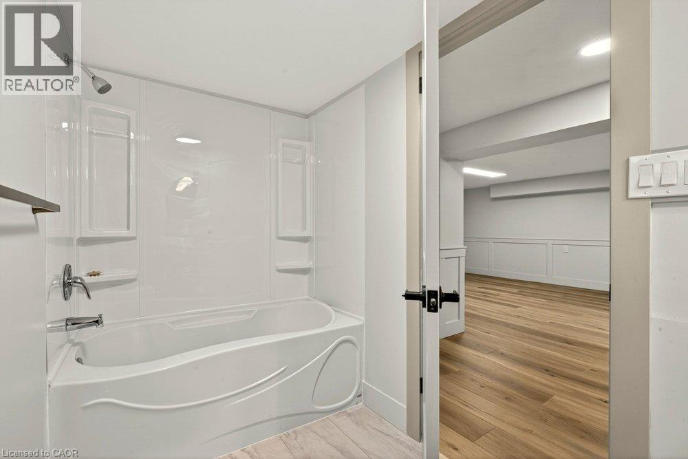 18 GARDEN Avenue - Image 33