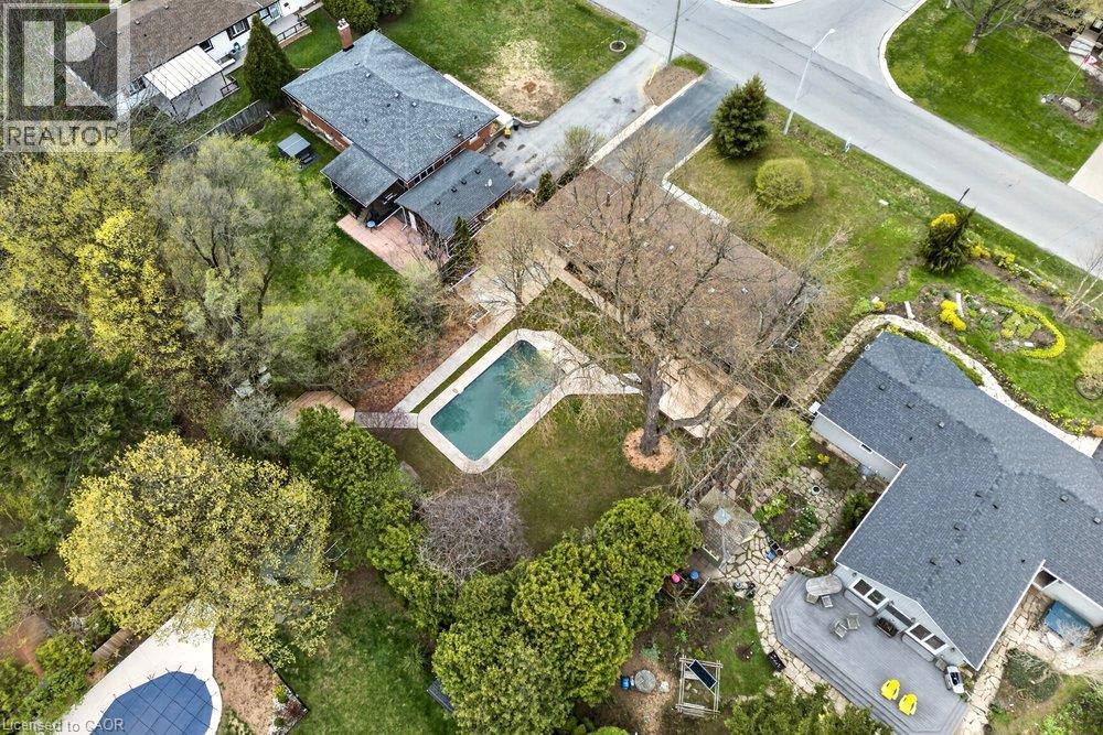 18 GARDEN Avenue - 45