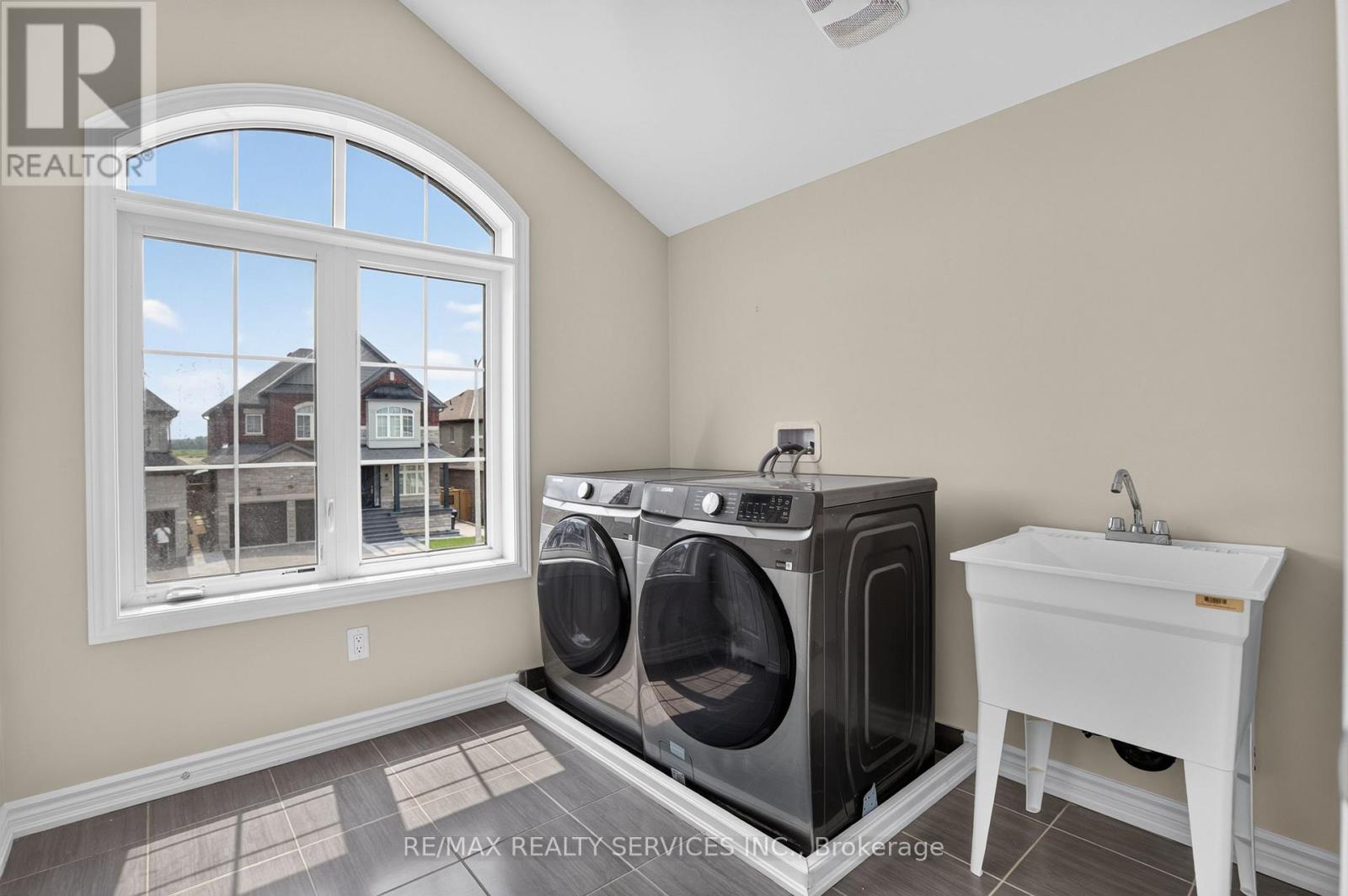 1182 CORBY WAY - Image 39